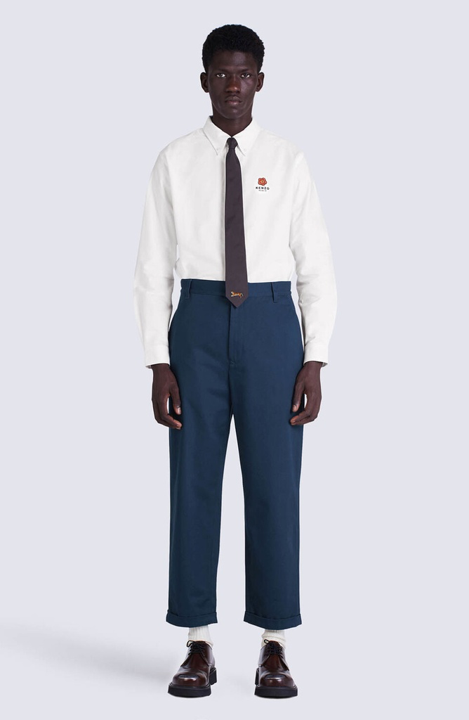 Kenzo Paris chinos blauw model voor.webp
