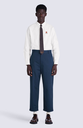 Kenzo Paris chinos blauw model voor.webp